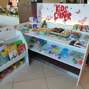 فندق كايروس غاردا, كاستلْنْيوفو ديل غارد